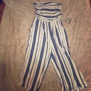 Sleeveless cropped jumpsuit.